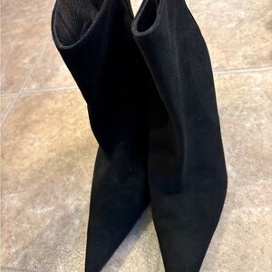 Black Pointed-Toe Women’s Ankle Boots